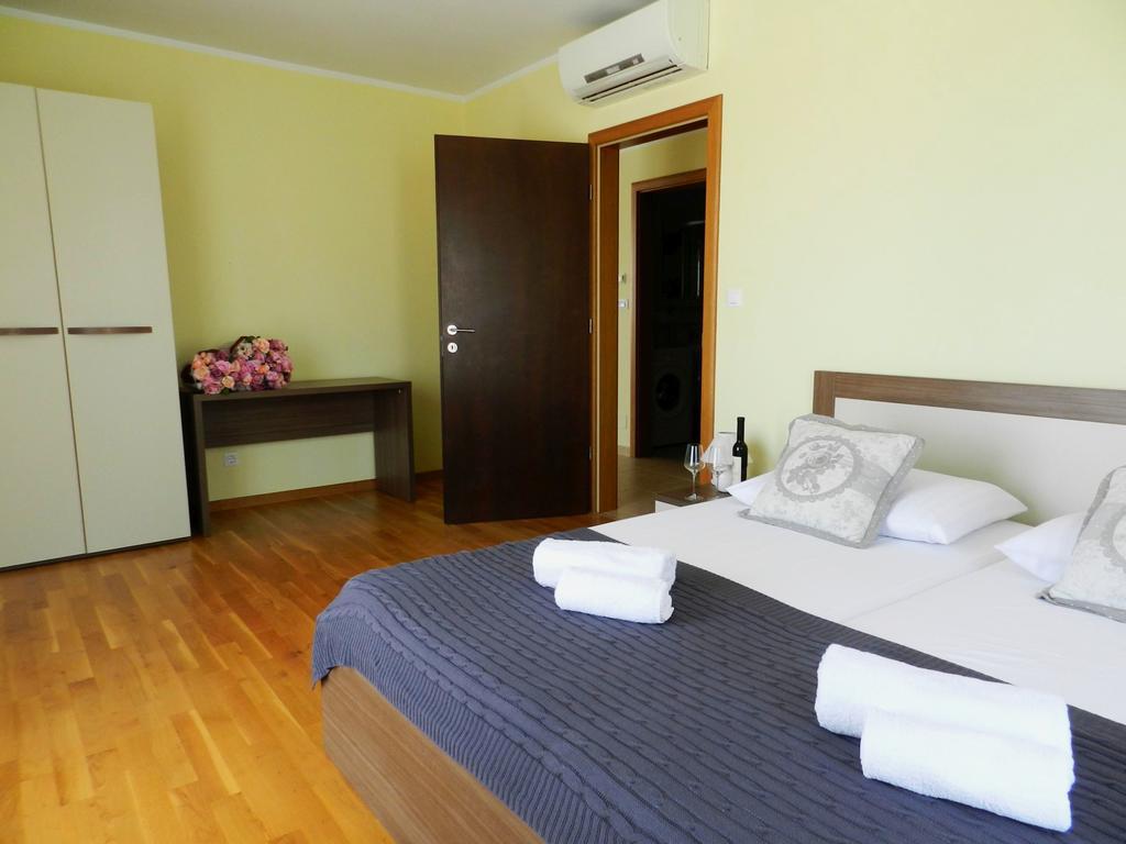 Smaragdna Villa Yourcroatiaholiday بريمونتيرا المظهر الخارجي الصورة